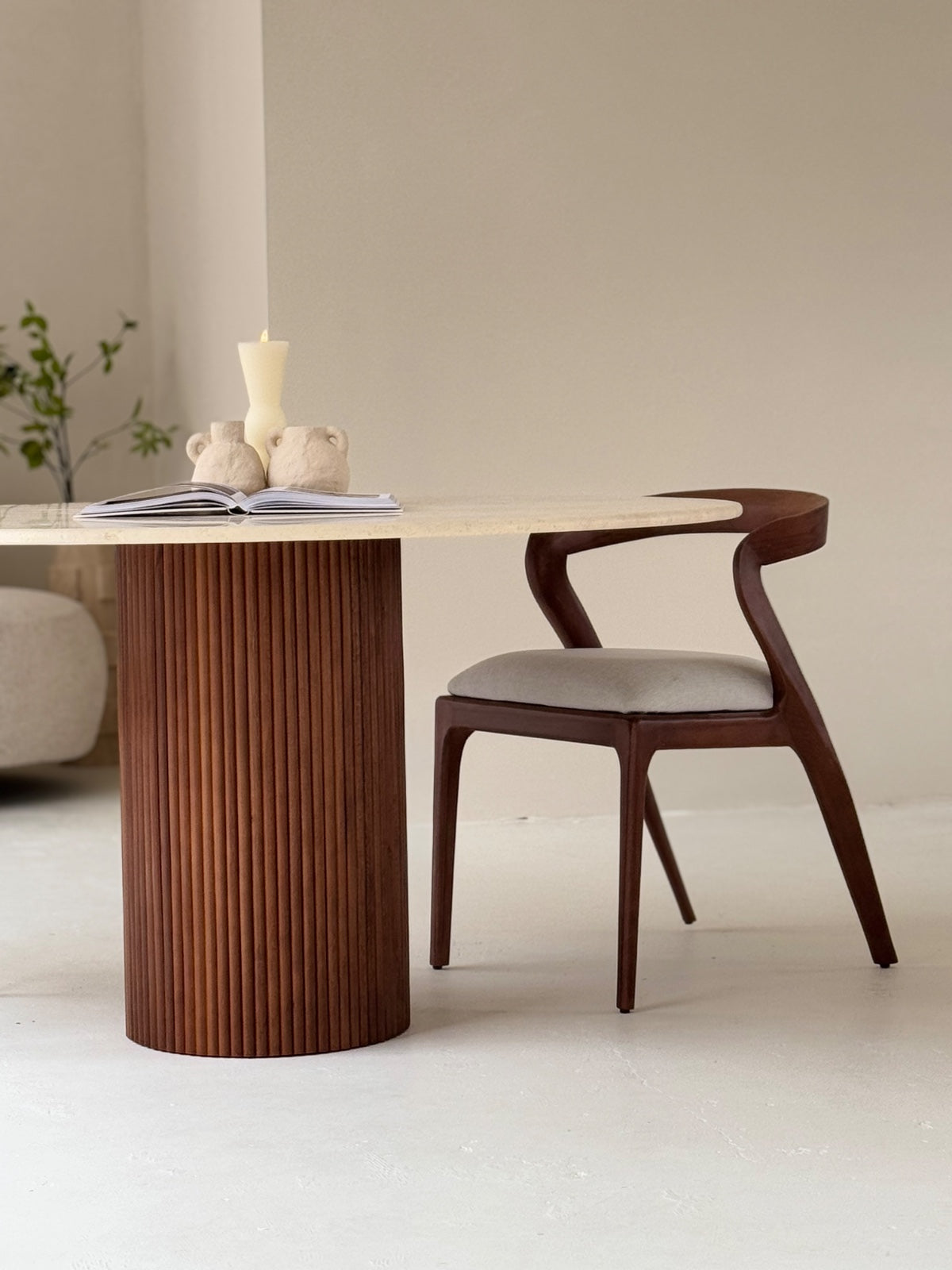 Ello Dining Chair in walnut and light brown with curved backrest and Z-shaped profile