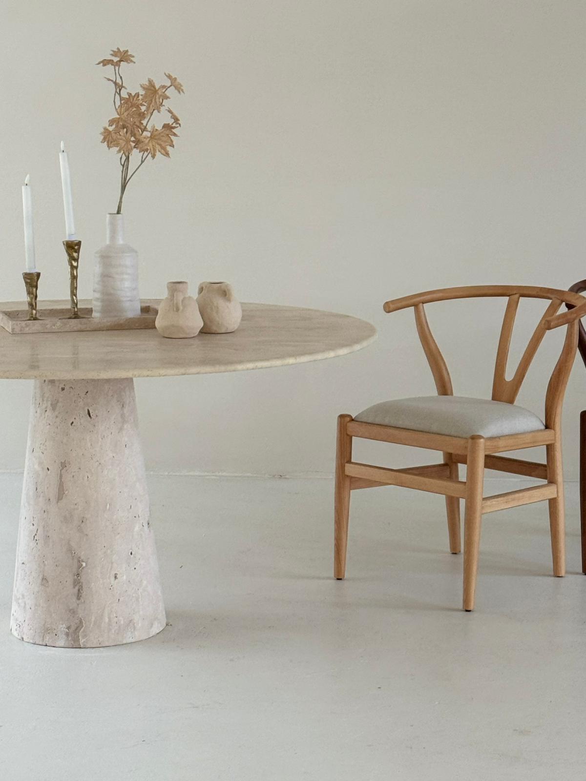 The Conical Travertin Ronde Eettafel