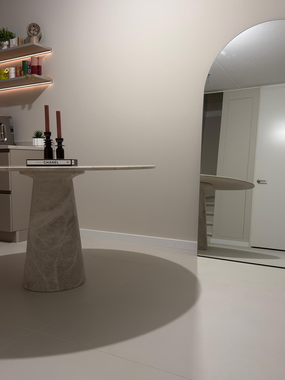 Champagnercreme | Runder Esstisch aus Marmor