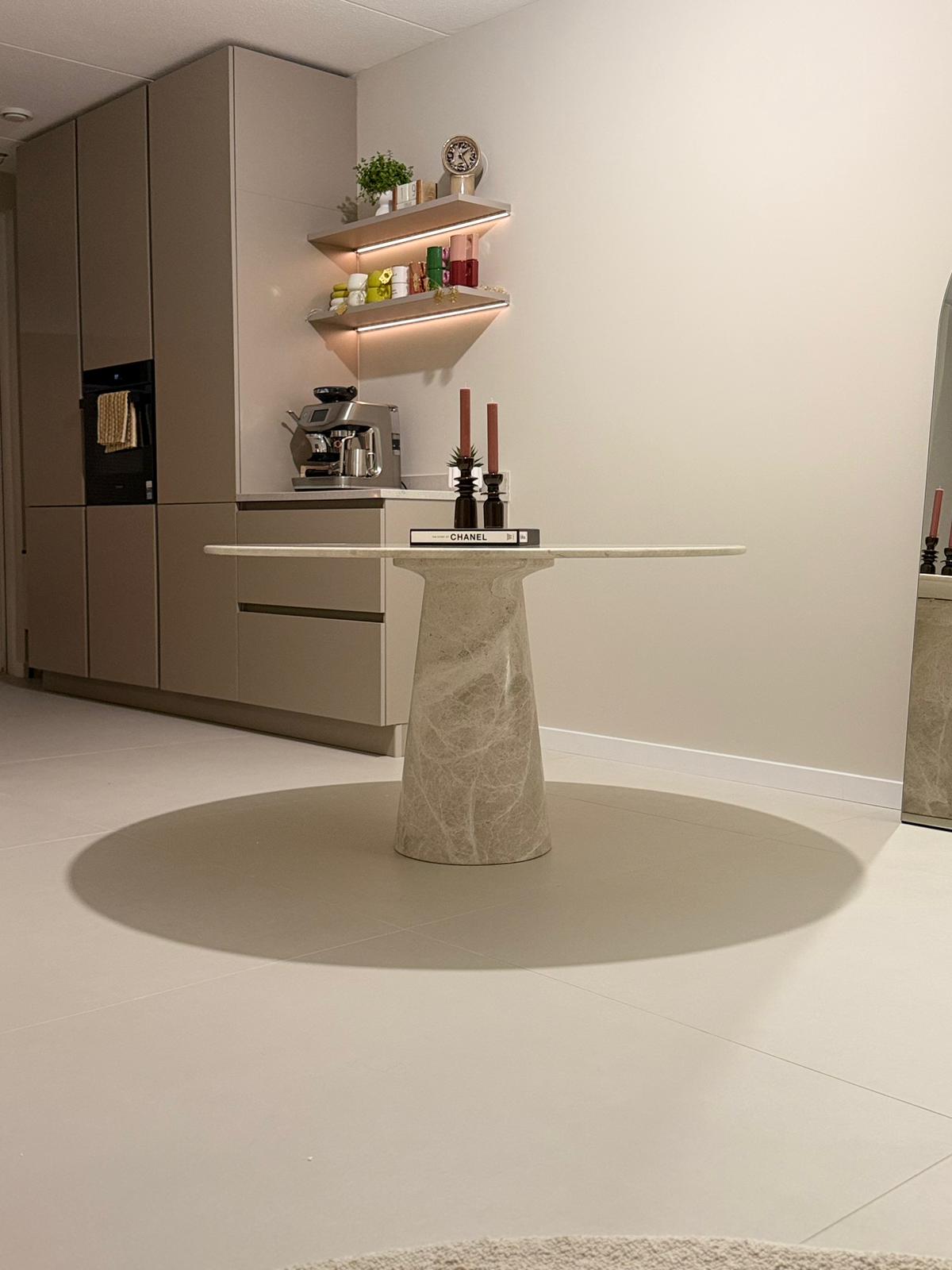 Champagnercreme | Runder Esstisch aus Marmor