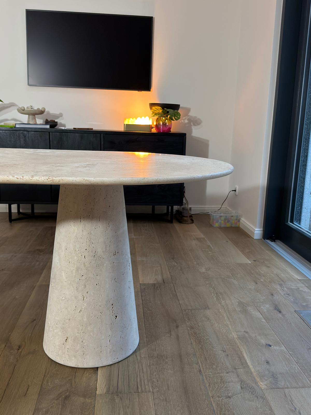 The Modena | travertin ovale eettafel