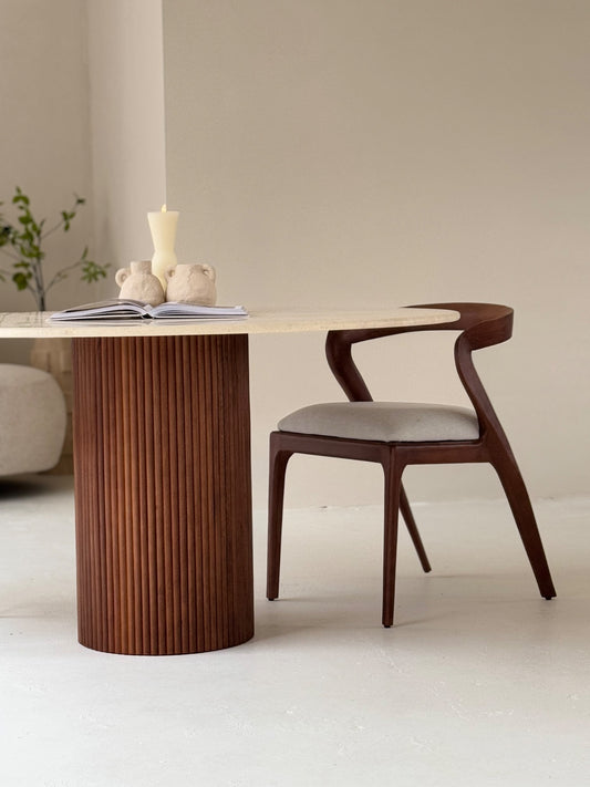 Ello Dining Chair in walnut and light brown with curved backrest and Z-shaped profile