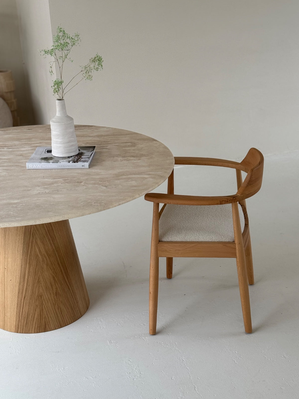 Minimalist Aura Dining Chair made of solid wood