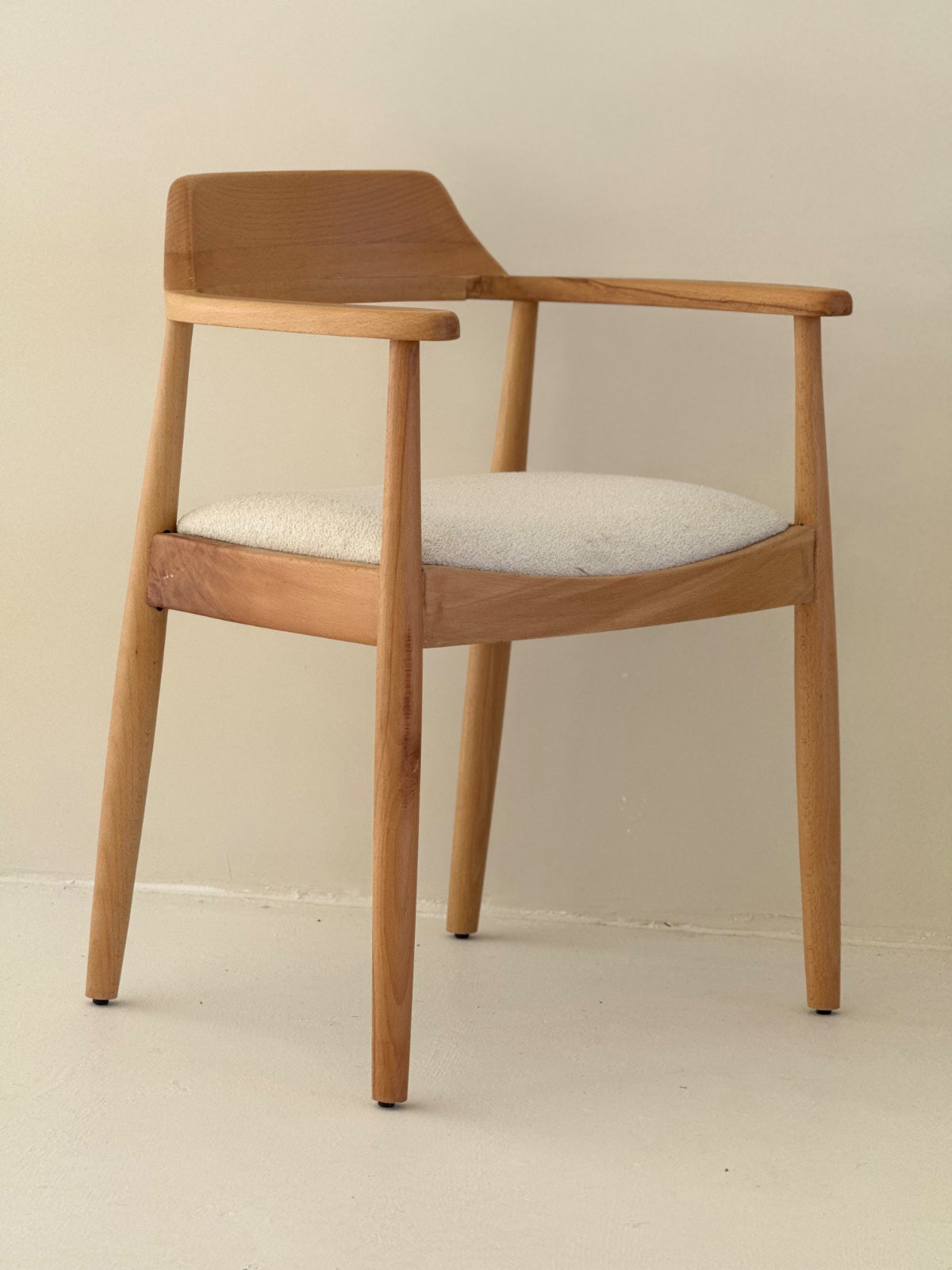 Minimalist Aura Dining Chair made of solid wood