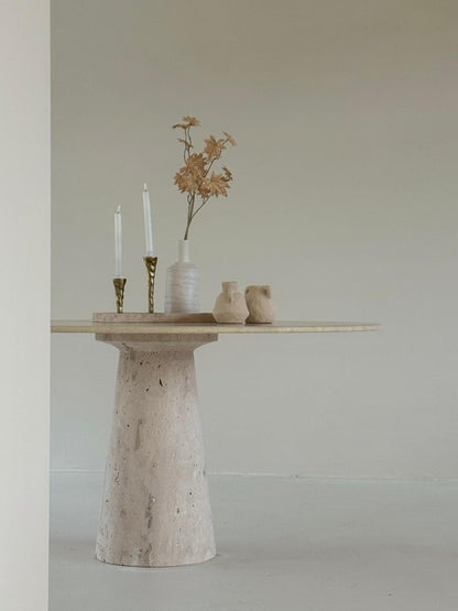 The Conical | Runder Esstisch aus Travertin