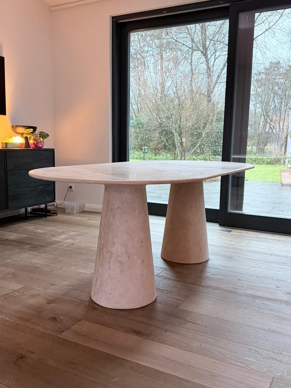 Der Modena | ovale Travertin Esstisch