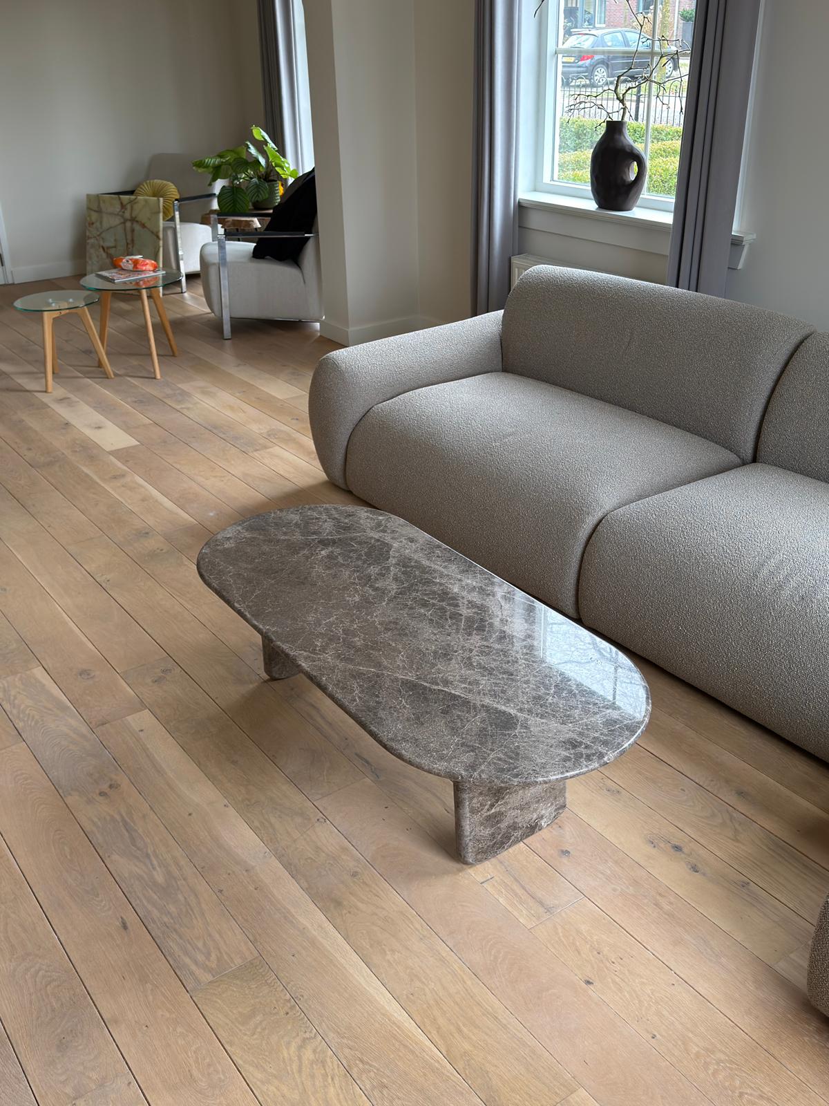 Marmor-Oval-Couchtisch Dark Emperador