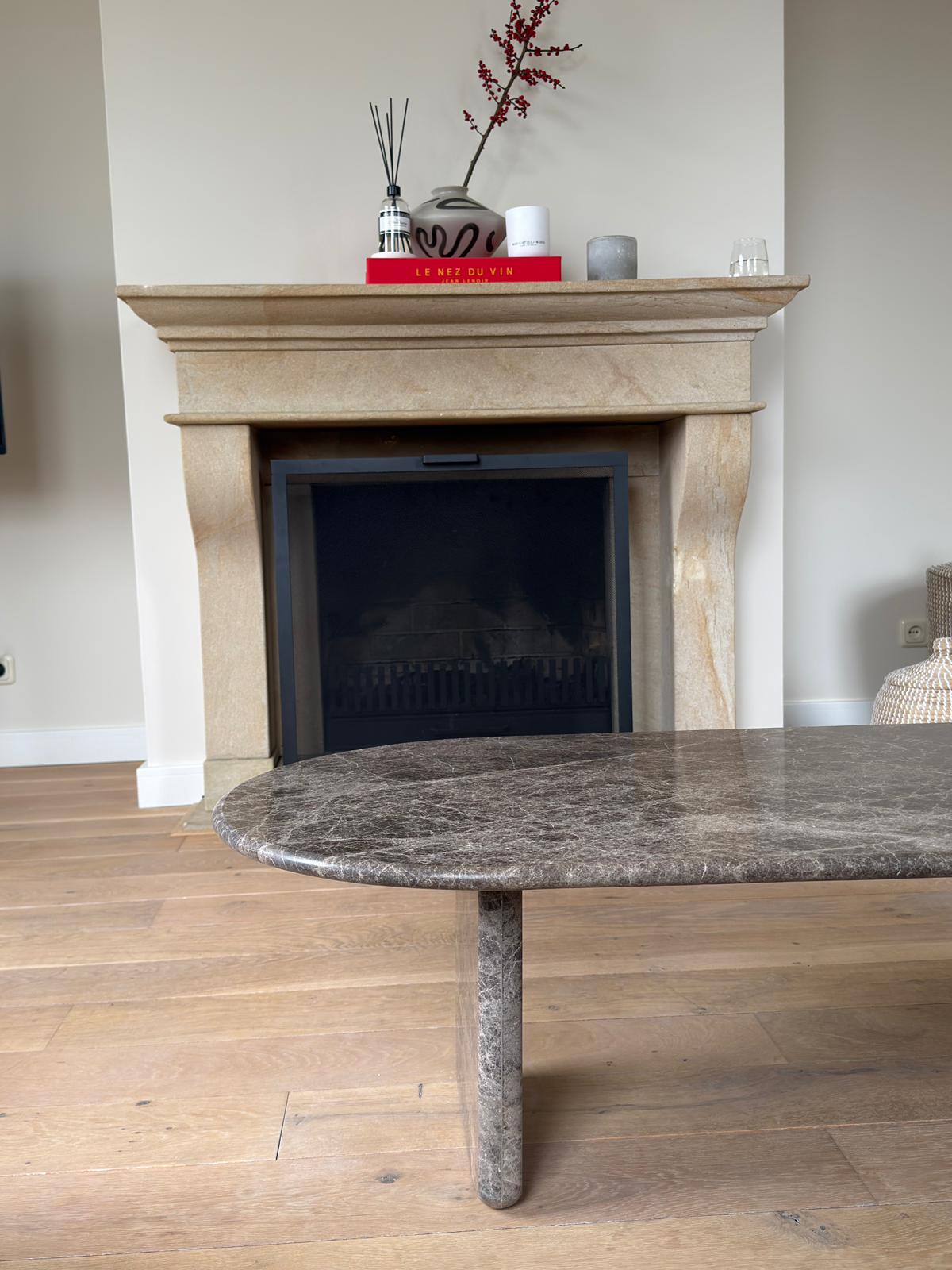 Marmor-Oval-Couchtisch Dark Emperador