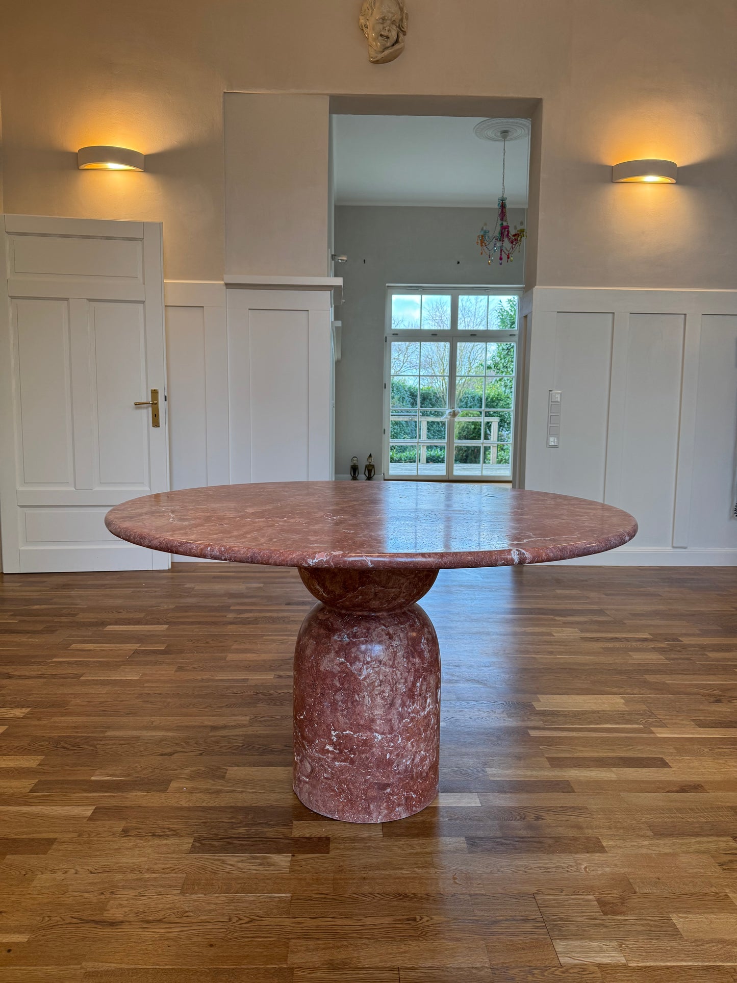 De Oreo | Rode Travertin Ronde Eettafel